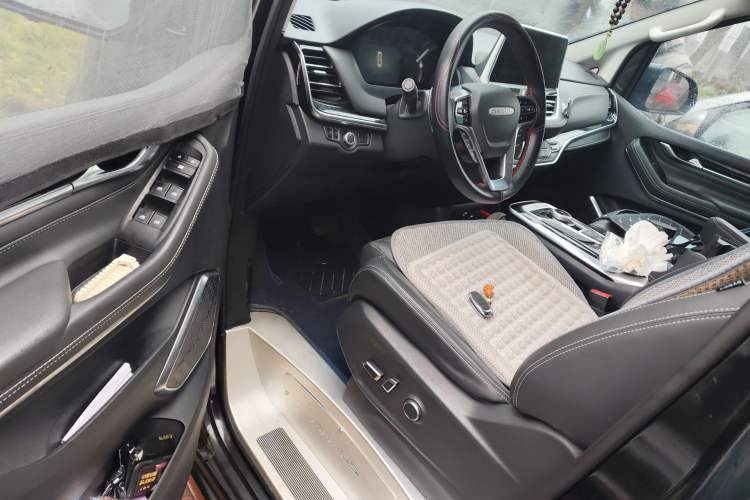 Used SAIC MAXUS G20 2023 Facelifted PLUS 2.0T Gasoline Automatic Luxury Edition
