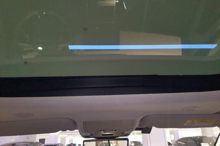 Used Land Rover Range Rover Evoque New Energy 2024 Aurora L P300e Plug-in Hybrid Electric Version