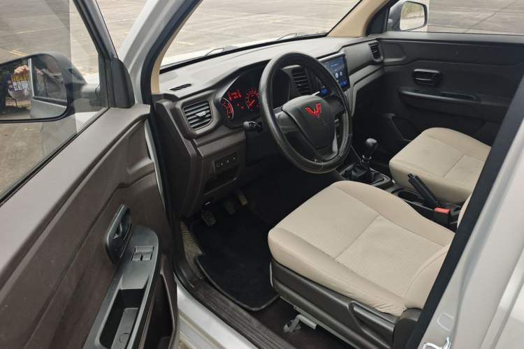 Used Wuling Hongguang V 2022 1.5L Jingqu Edition Electric-Assist LAR
