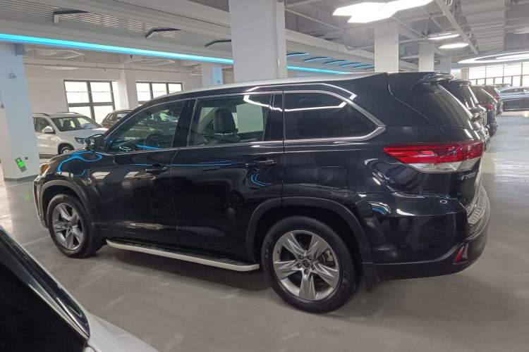 Used Toyota Highlander 2018 2.0T Four-Wheel Drive Luxury Version 7 Seats China VI Standard

