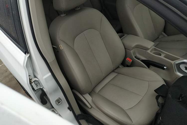 Used Venucia T70 2015 2.0L CVT Smart Edition