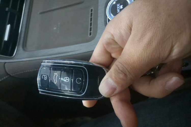 Used Chery Tiggo 8 PLUS 2025 290TGDI DCT Prestige 5-Seater
