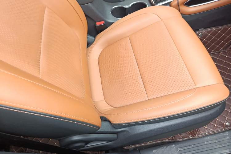 Used Oshan CX70 2017 Facelifted CX70T 1.5T Manual High-Performance Edition