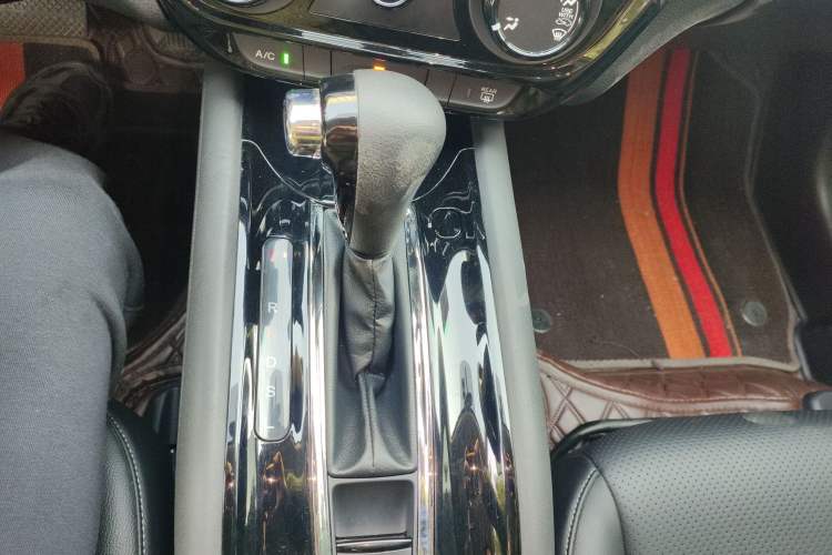 Used Honda Vezel 2020 1.5L CVT Pioneer Edition