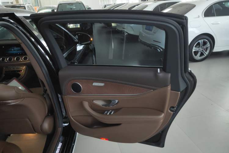 Used Mercedes-Benz E-Class 2022 Second Facelift E 300 L Fashion Edition
