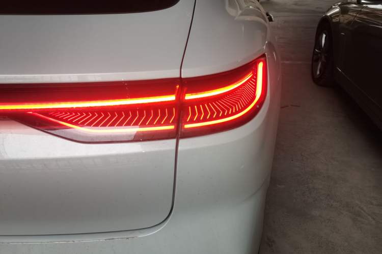 Used  E8 2025 575 km Exploration Intelligent Driving Edition