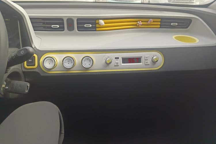 Used Wuling Hongguang MINIEV 2021 Macaron Premium Model – Lithium Iron Phosphate