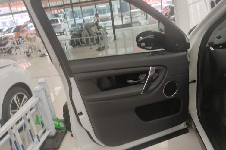 Used Land Rover Discovery Sport 2020 200 PS Family Edition
