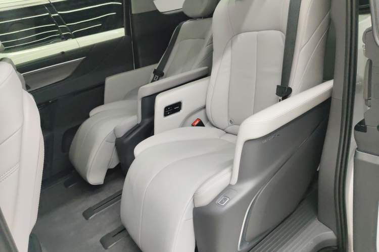 Used Buick GL8 2025 Lu Zun Deluxe Edition
