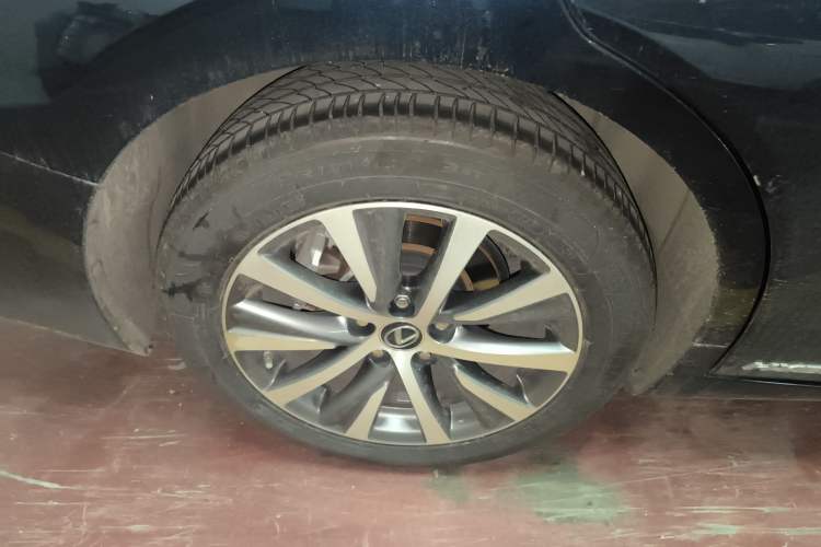 Used Lexus ES 2020 300h Premier Edition
