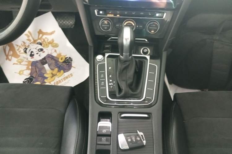 Used Volkswagen Magotan 2017 330TSI DSG Luxury Model
