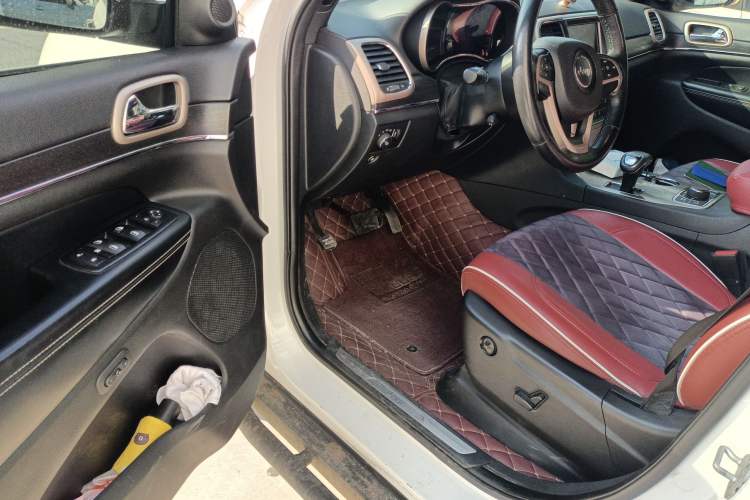 Used  Grand Cherokee 2015 3.0TD Diesel Comfort Navigation Edition
