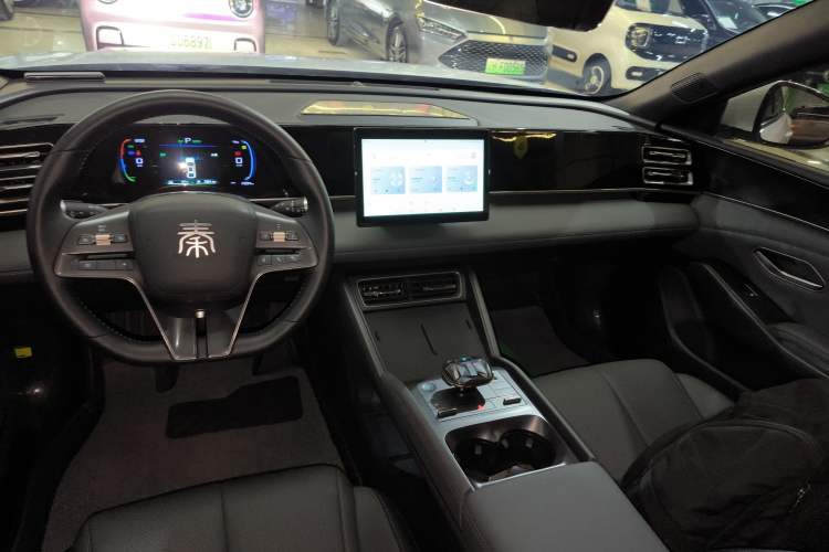 Used BYD Qin L 2024 DM-i 80KM Leading Model
