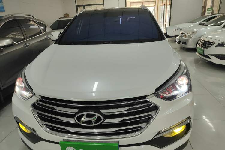 Used Hyundai Santa Fe 2017 2.0T Automatic Two-Wheel Drive Smart Version 7 Seats