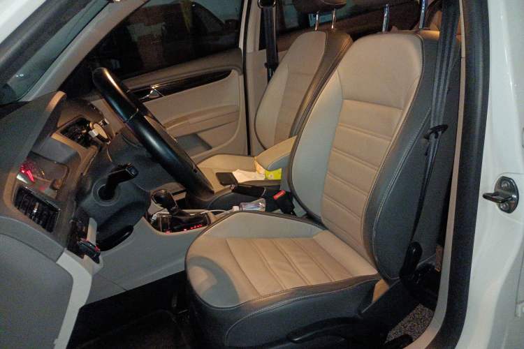 Used Volkswagen Gran Lavida 2013 1.6L Automatic Luxury Model
