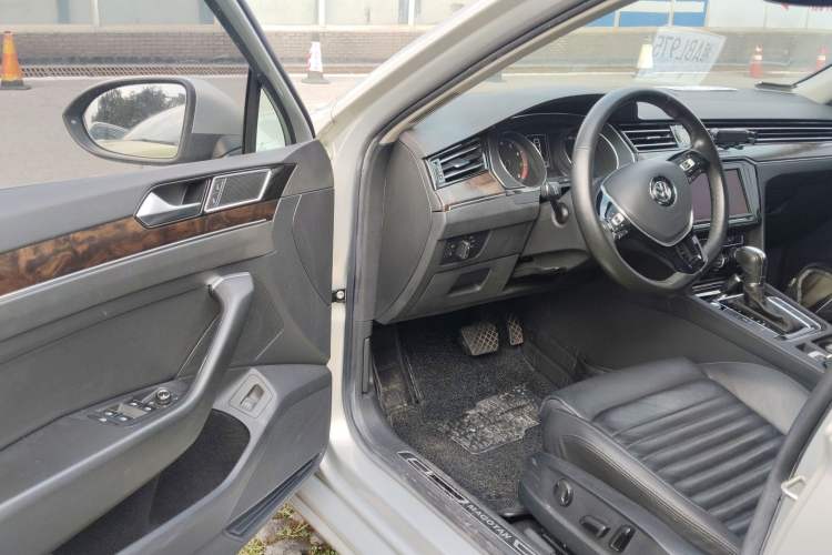 Used Volkswagen Magotan 2019 330TSI DSG Luxury Model China V Standard
