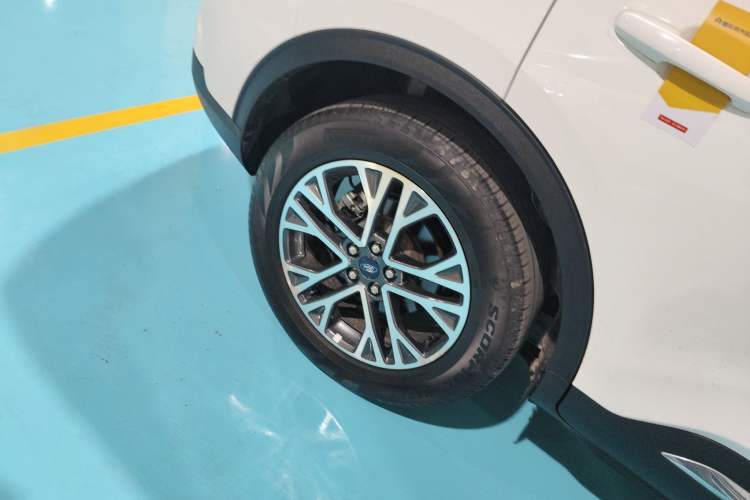 Used Ford Escape 2020 EcoBoost 245 Two-Wheel-Drive Titanium Edition
