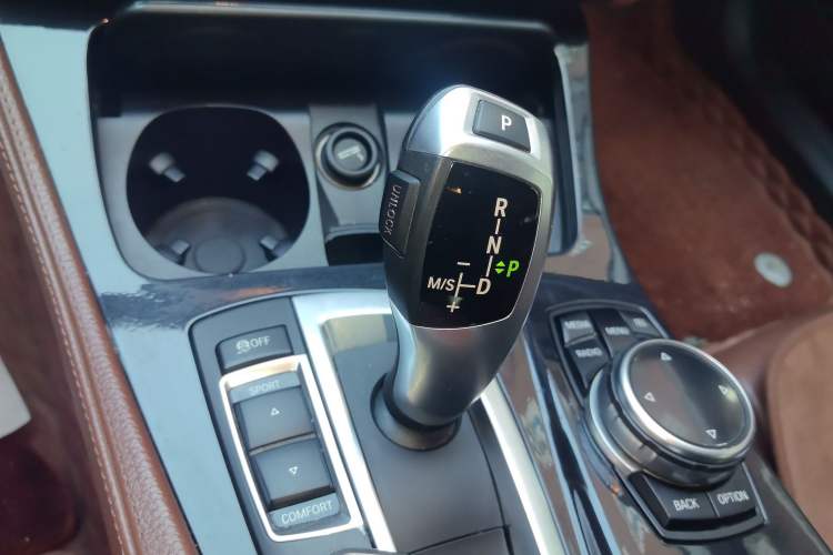 Used BMW 5 Series 2014 520Li Elegant Model
