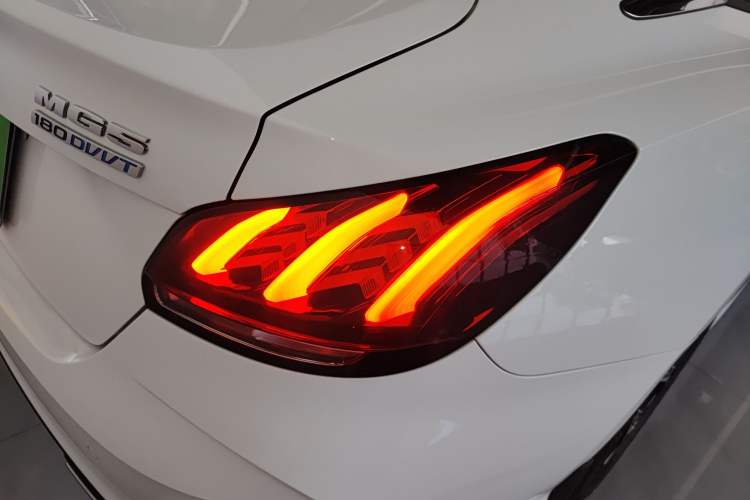 Used MG 5 2021 180 DVVT CVT Youth Luxury Edition
