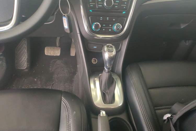 Used Buick Encore 2015 1.4T Automatic Two-Wheel Drive Urban Elite Version
