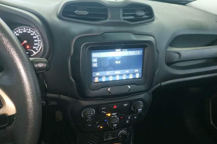 Used  Renegade 2018 Connected Large Screen Version 180T Automatic Kinetic Edition+