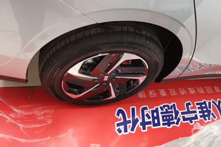 Used  L6 2025 EM-i 140km Starship Edition
