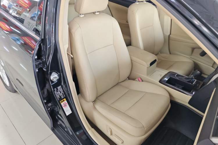 Used Toyota Camry 2016 2.0G 10th Anniversary Leading Edition
