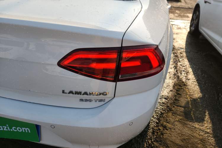 Used Volkswagen Lamando 2017 230TSI DSG Fashion Edition
