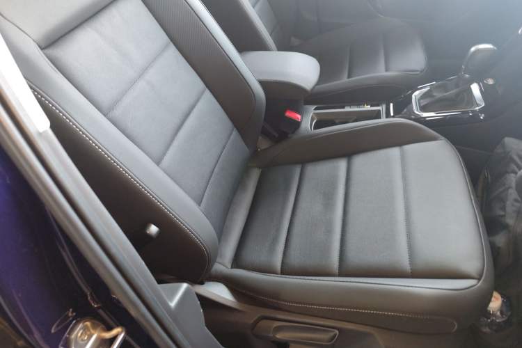 Used Volkswagen T-ROC 2021 280TSI DSG Two-Wheel Drive Comfort Connect Edition