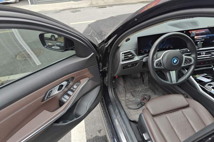 Used BMW i3 2022 eDrive 35 L
