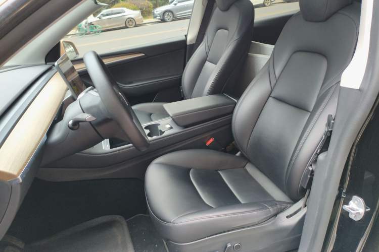 Used Tesla Model Y 2022 Rear-Wheel-Drive Version
