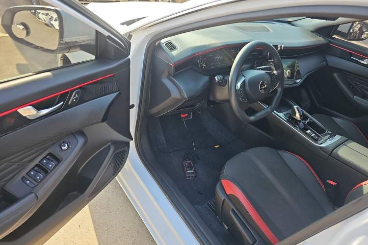 Used Dongfeng Aeolus Yixuan MAX 2023 1.5T Super-Powered Dad Edition
