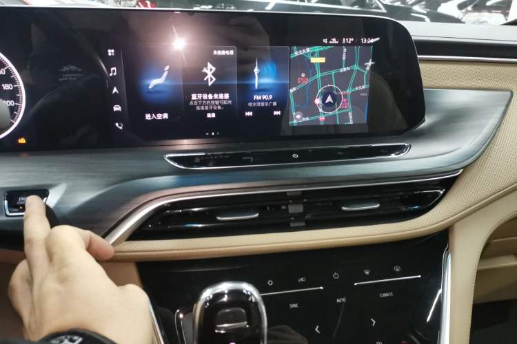 Used Buick GL8 2021 ES Landtrek 653T Luxury Model
