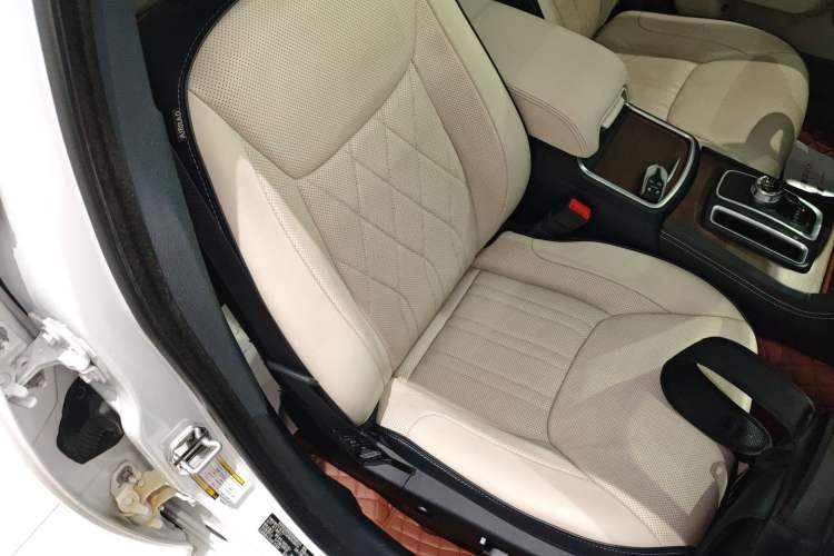 Used Chrysler 300C 2016 3.0L Supreme Edition
