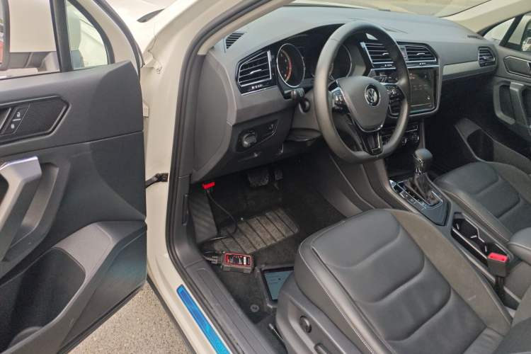 Used Volkswagen Tiguan L 2020 330TSI Automatic Two-Wheel Drive Panoramic Comfort Edition China VI Standard
