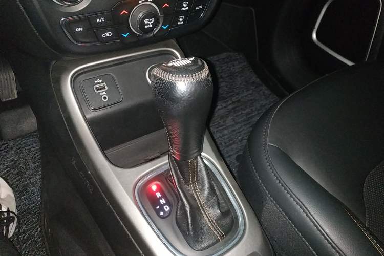 Used  Compass 2017 200T Automatic Family Edition
