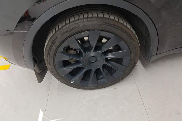 Used Tesla Model Y 2023 Long-Range All-Wheel-Drive Version