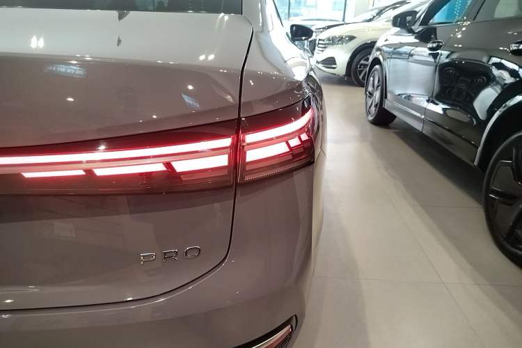 Used Volkswagen Passat 2025 Pro 380TSI Dragon Supreme Edition
