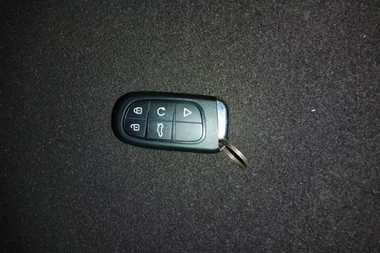 Used  Cherokee 2020 2.0L Two-Wheel Drive Classic Sports Edition
