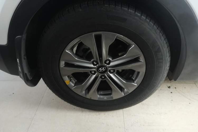 Used Hyundai Santa Fe 2015 2.0T Automatic All-Wheel Drive Smart Version 5 Seats
