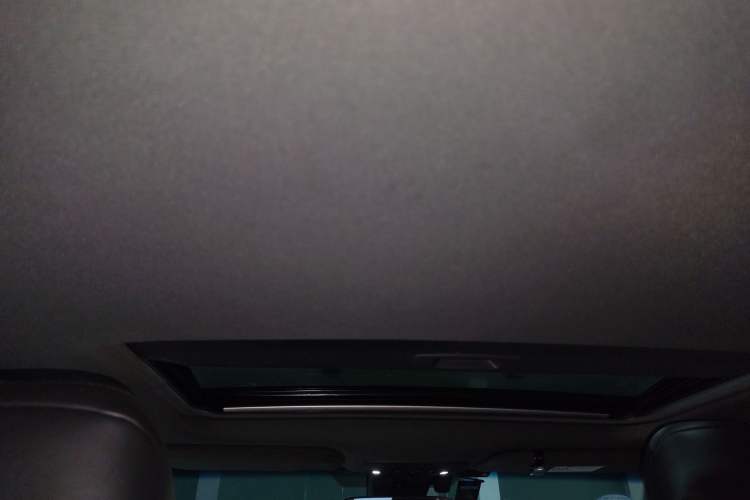 Used Toyota Avalon 2019 Dual-Engine 2.5L Luxury Edition China VI Standard
