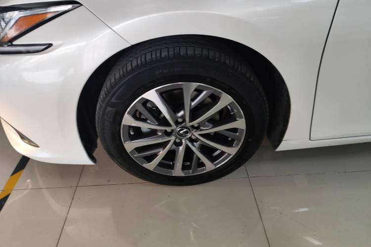 Used Lexus ES 2021 200 Excellence Edition
