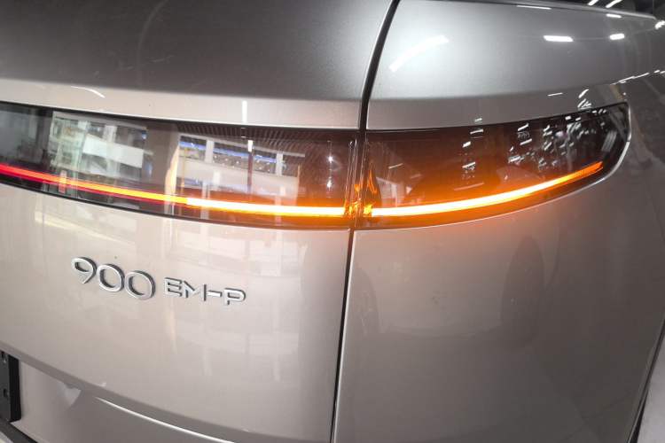 Used Lynk & Co 900 2025 2.0T Exploration Edition
