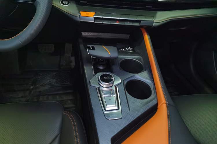 Used Changan UNI-V 2022 1.5T Smart Navigation Version
