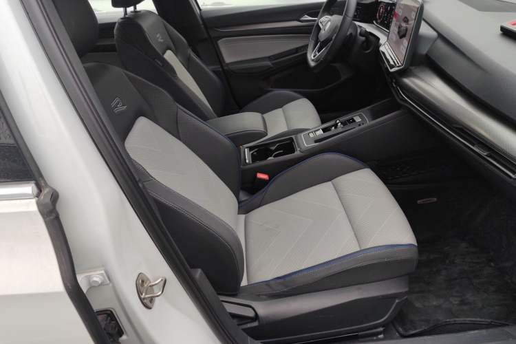 Used Volkswagen Golf 2025 300TSI R-Line