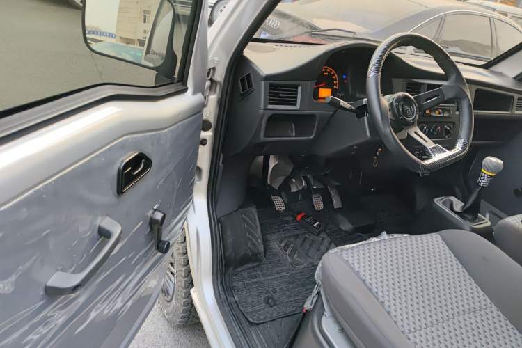 Used Wuling Zhiguang 2023 1.5L Practical Version 5/7 Seats
