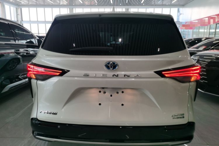 Used Toyota Sienna 2023 2.5L Hybrid Deluxe Edition
