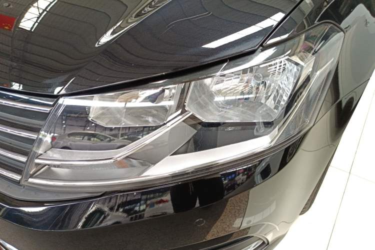 Used Volkswagen Lavida 2015 1.6L Automatic Comfort Edition
