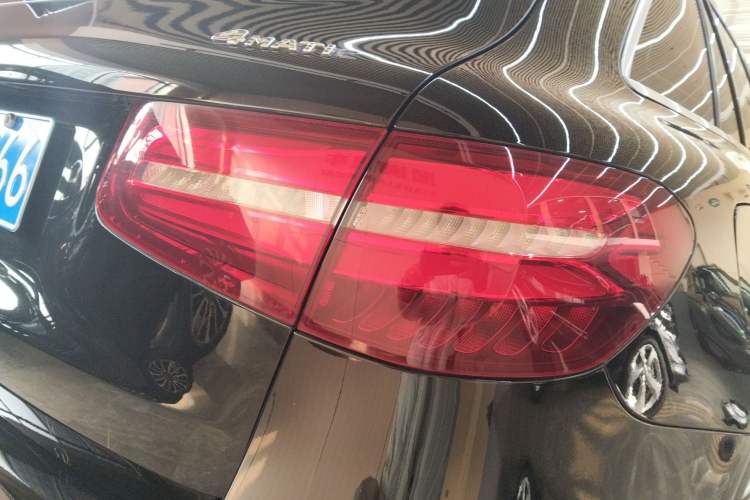 Used Mercedes-Benz GLC 2018 GLC 260 4MATIC Luxury Model
