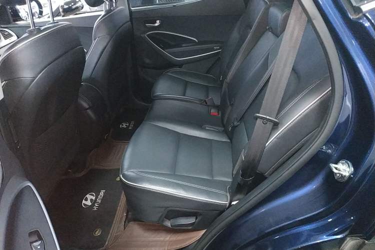 Used Hyundai Santa Fe 2017 2.0T Automatic Two-Wheel Drive Smart Version 7 Seats